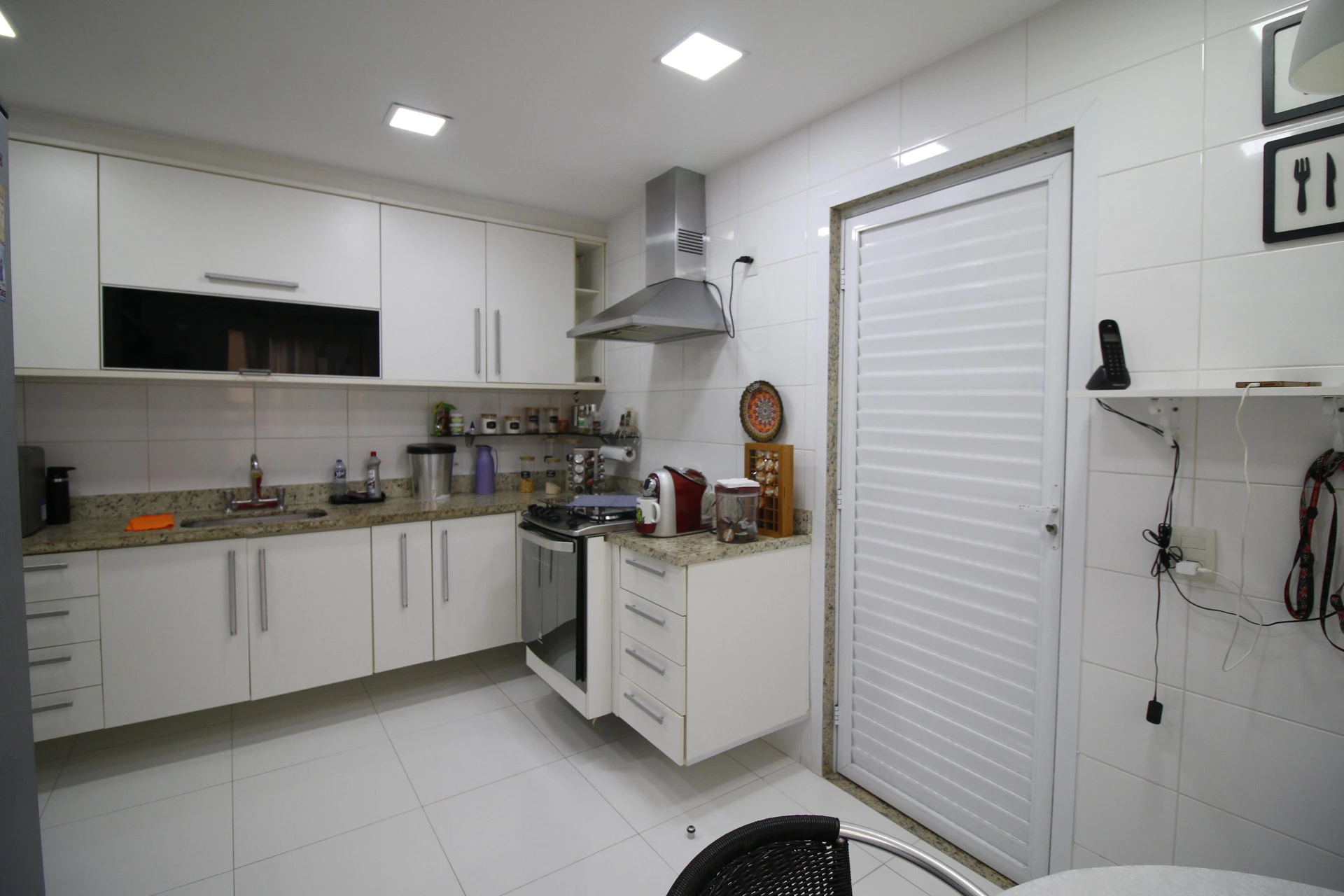 Furnished house, 230 m², with a glass-enclosed balcony — photo 11