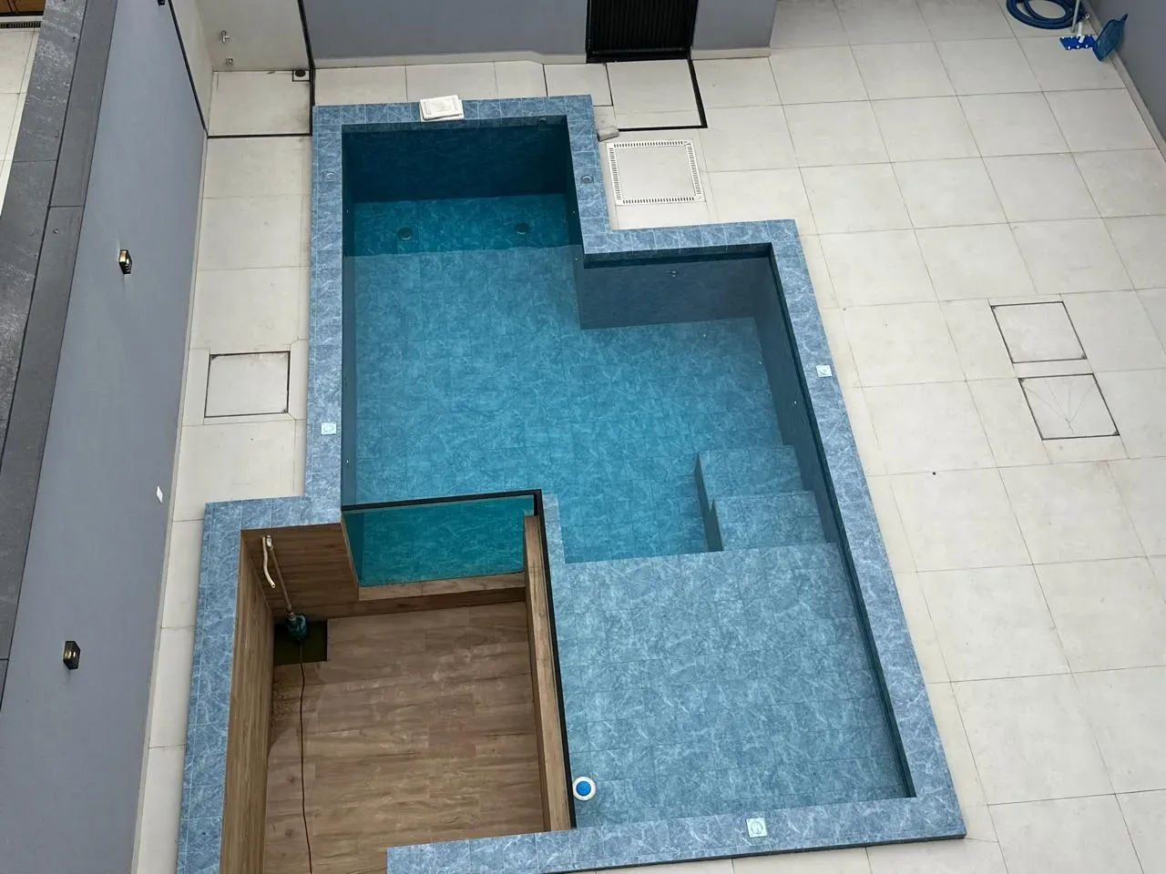 Private pool in a 5-bedroom house, 410 m² — photo 23