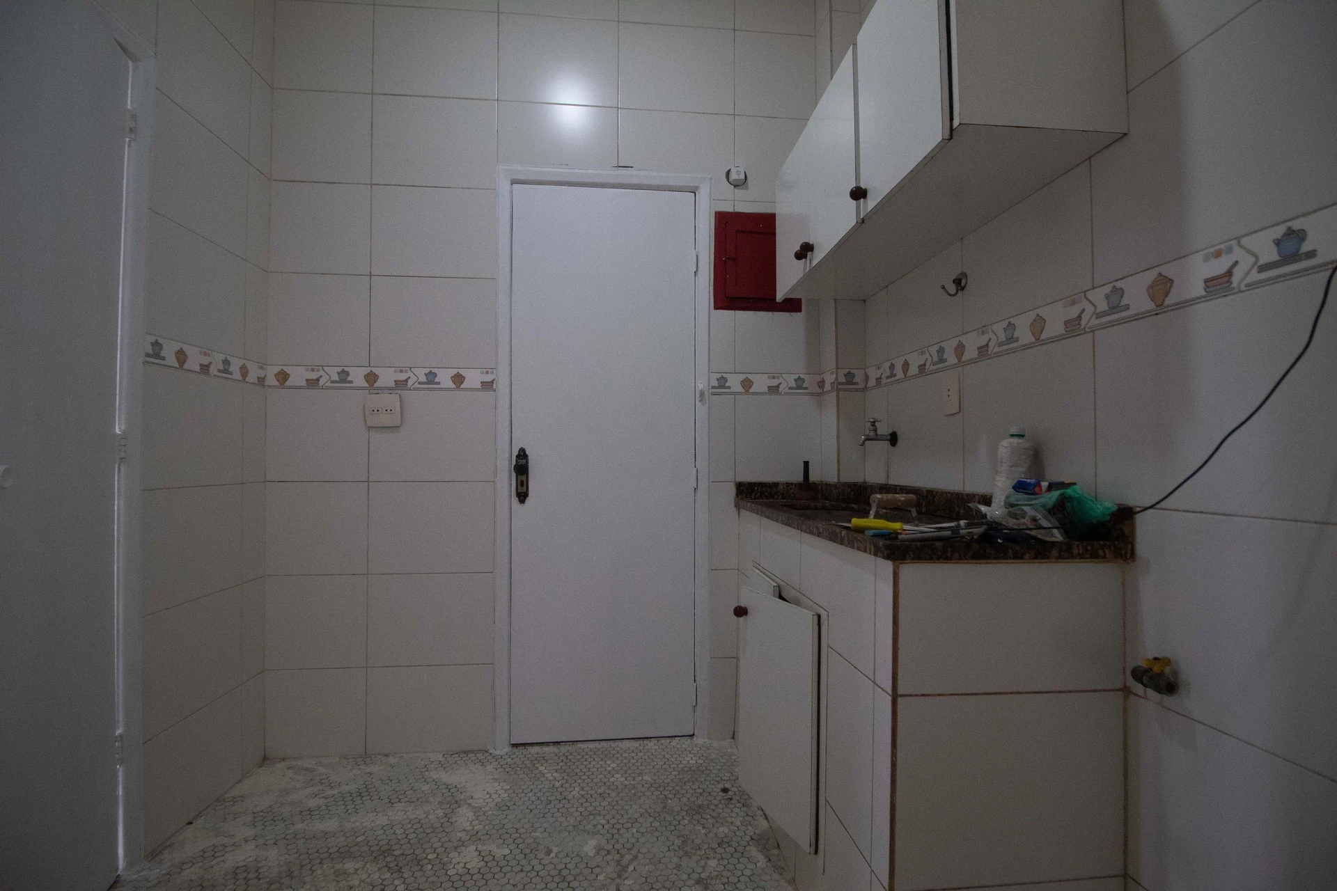Apartamento de 2 quartos com piso de madeira ou laminado — photo 7
