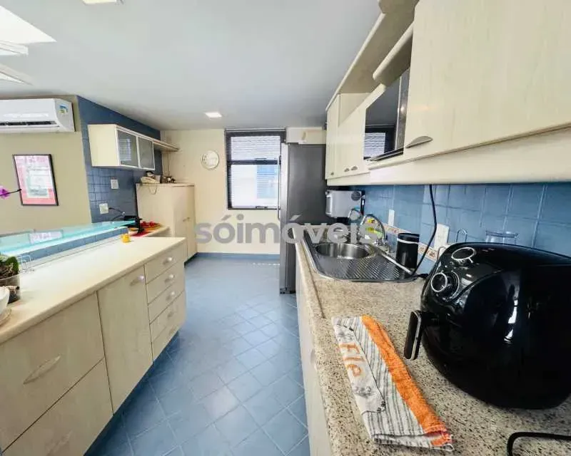Furnished apartment, 207 m², with floor-to-ceiling windows — photo 27