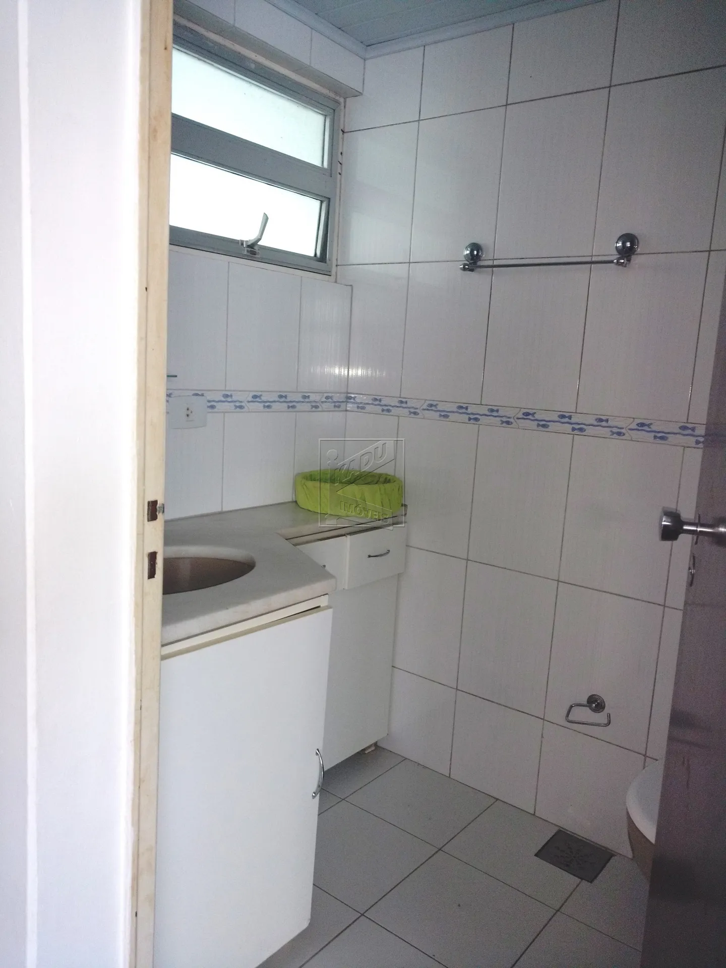 3-bedroom apartment with wood or laminate floors in Curitiba — photo 18