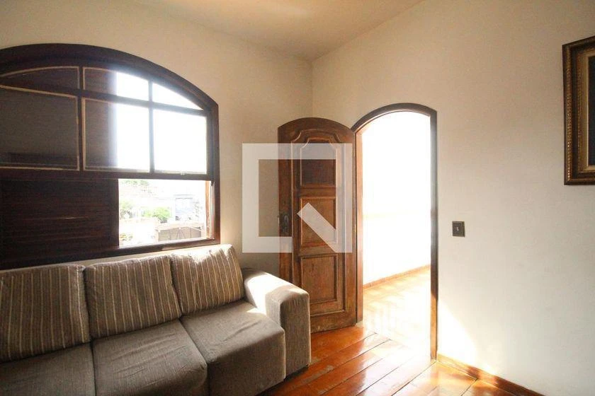 Rental house with 6 bedrooms and 3 en-suite, 599 m² — photo 8