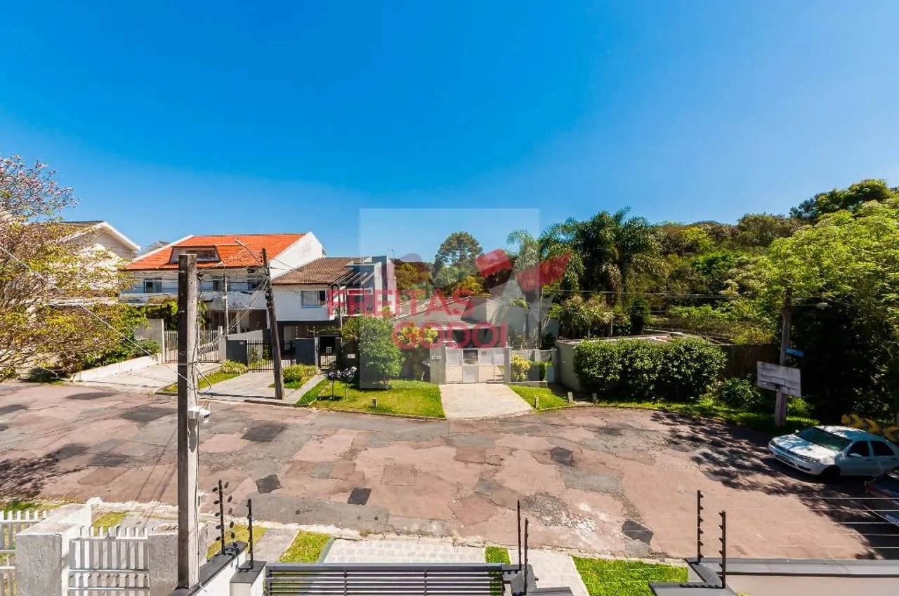 2-bedroom house with floor-to-ceiling windows in Curitiba — photo 28
