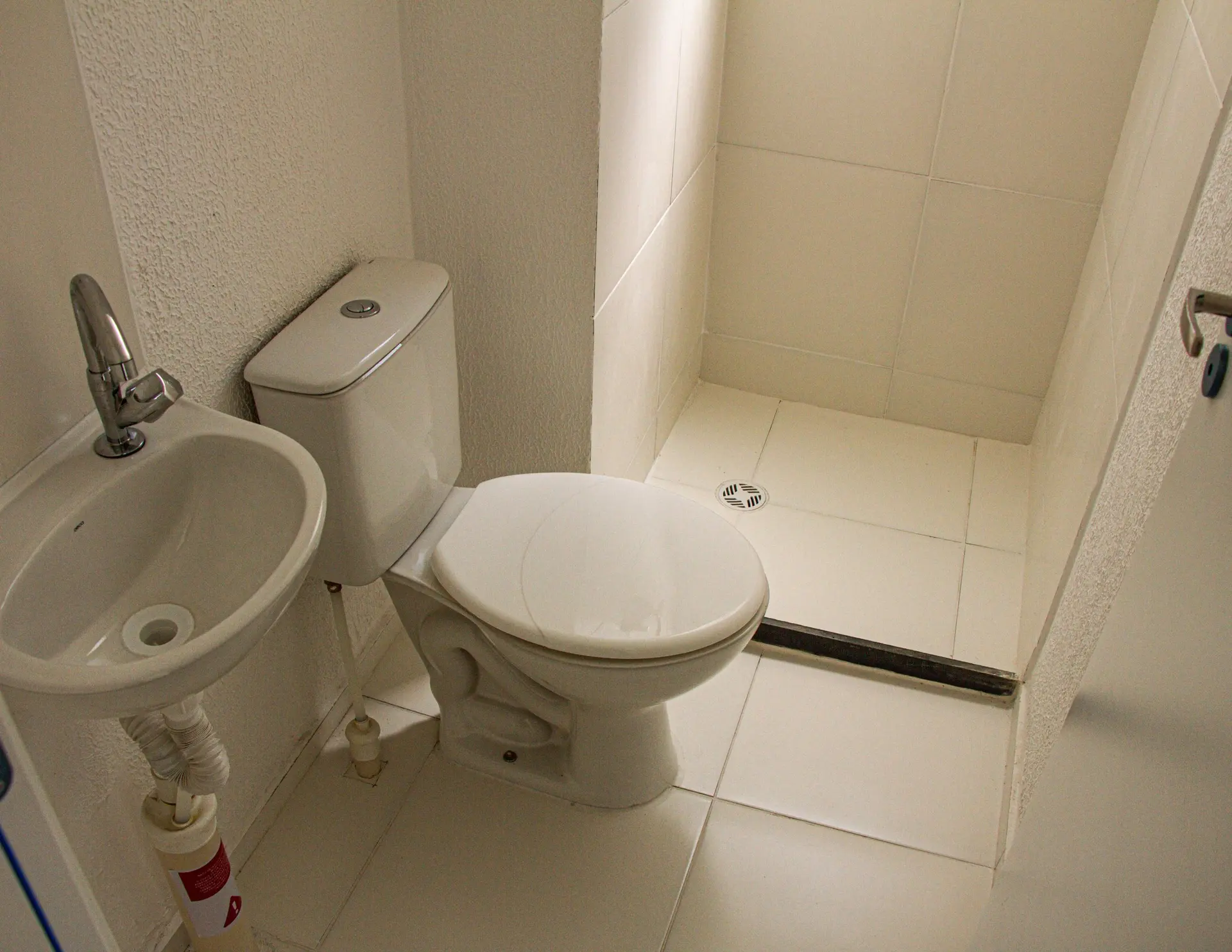 Balcony with a grill in a 2-bedroom apartment, 45 m² — photo 19
