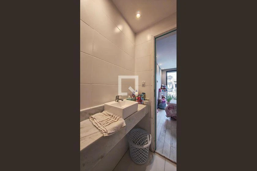 5-bedroom house with a bathtub in Rio de Janeiro — photo 44