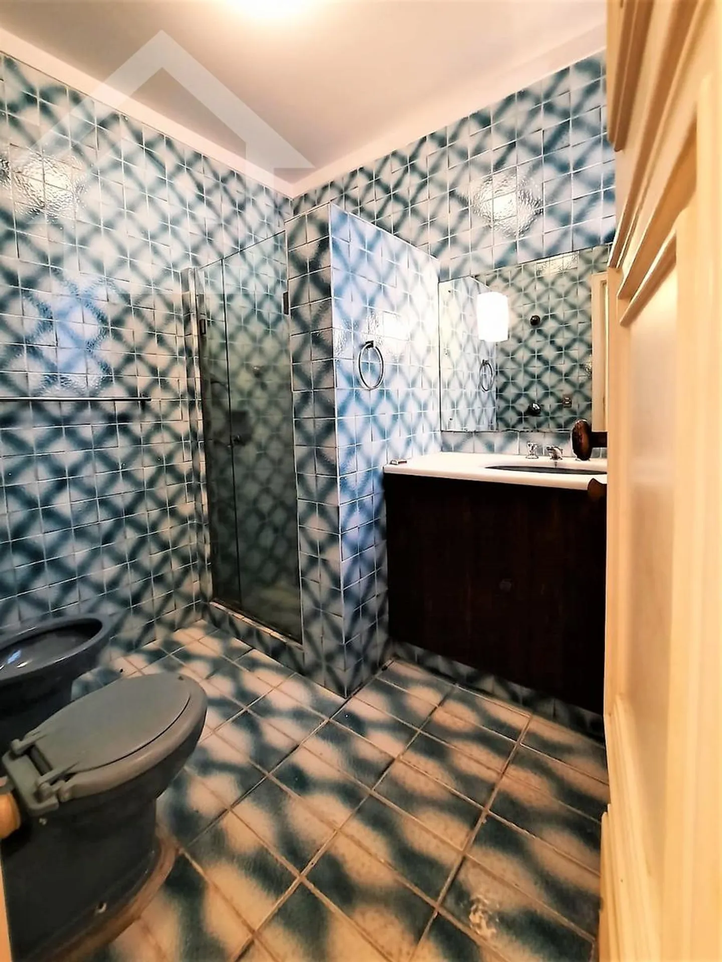 525 m² apartment with a home office and a bathtub — photo 43