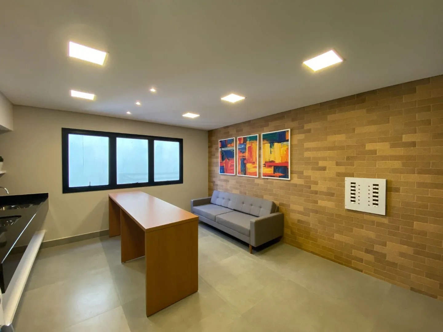 Furnished studio with open-plan kitchen and AC — photo 13