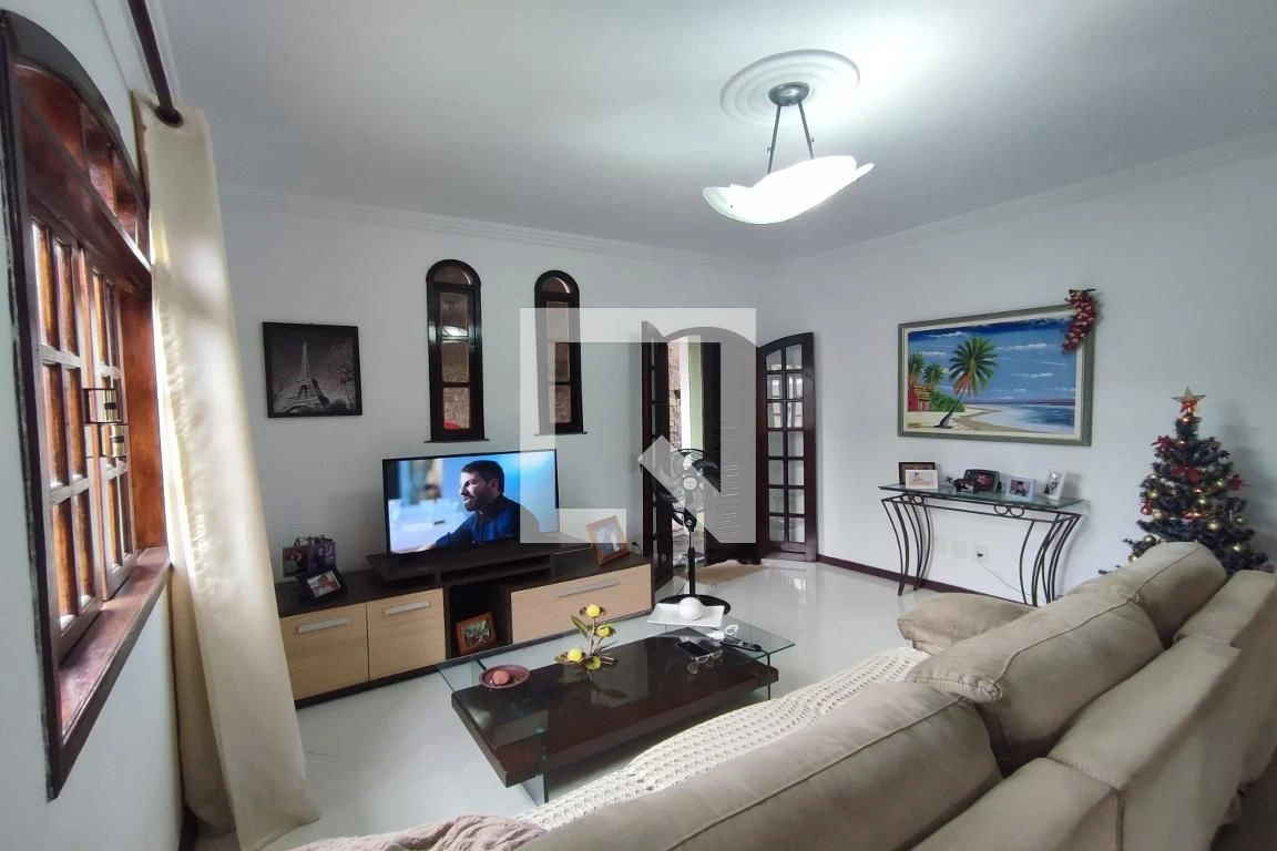 House with 3 bedrooms and a private backyard — photo 21