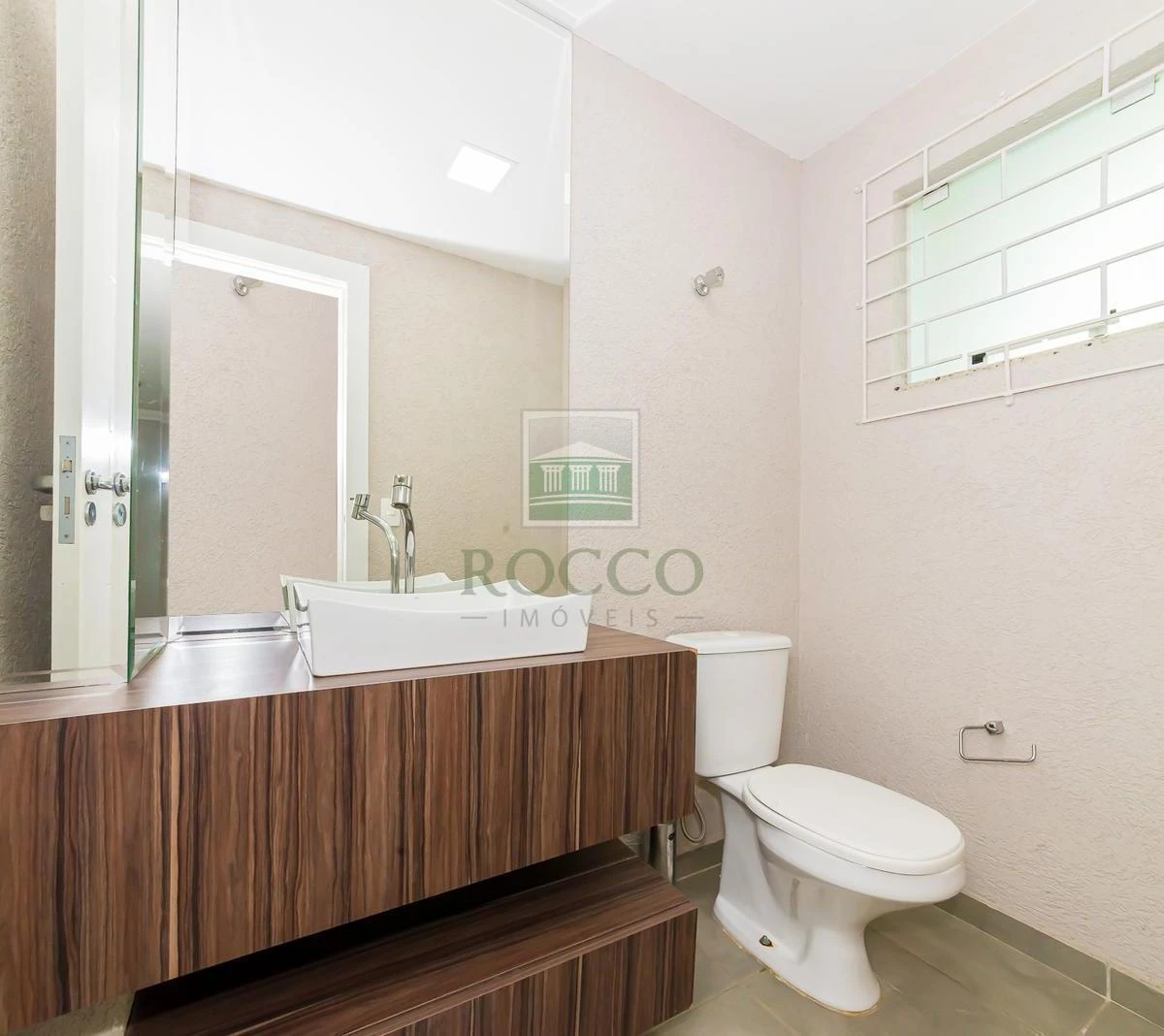 3-bedroom house with a bathtub — photo 41