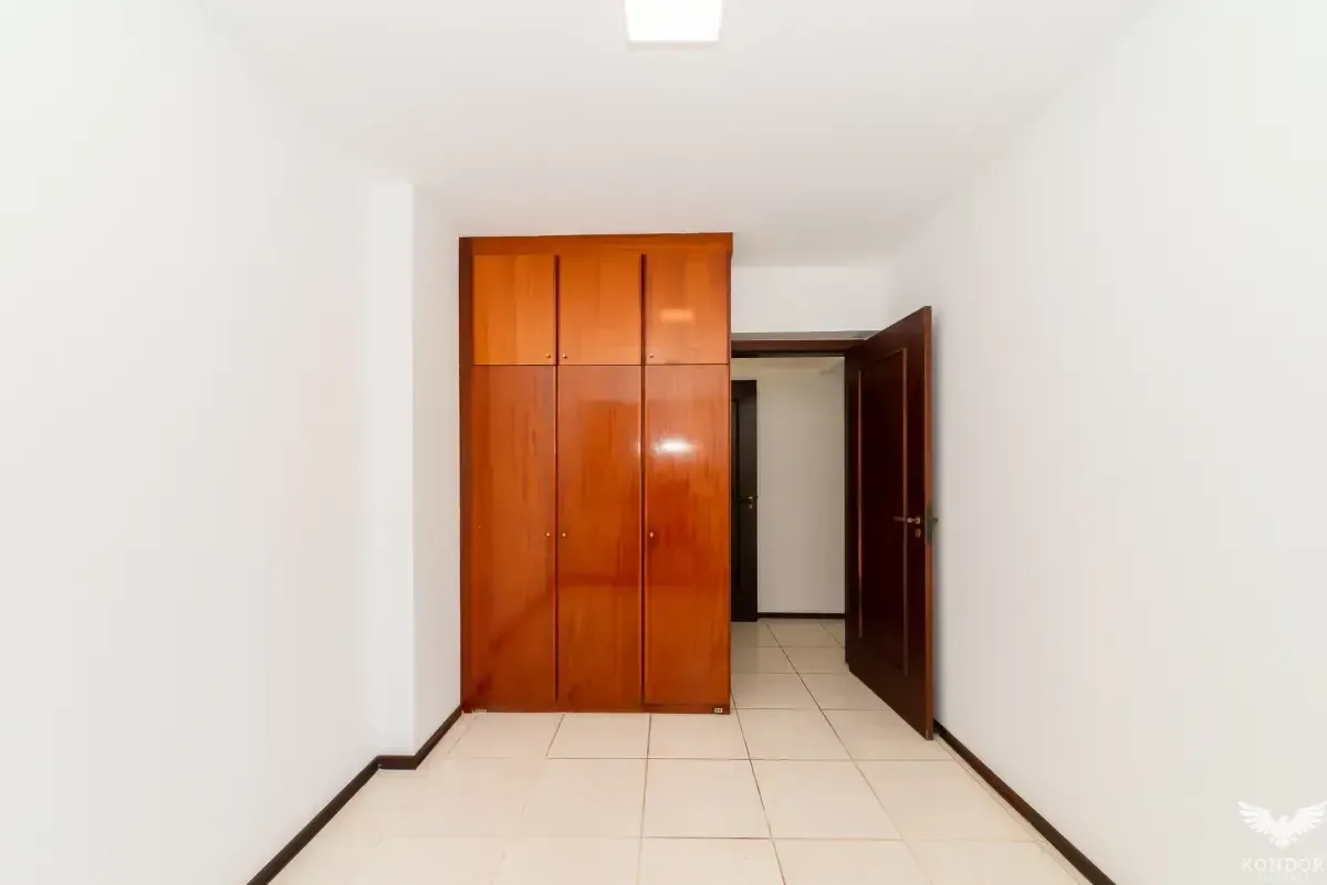 160 m² apartment with 3 bedrooms and 1 en-suite — photo 22