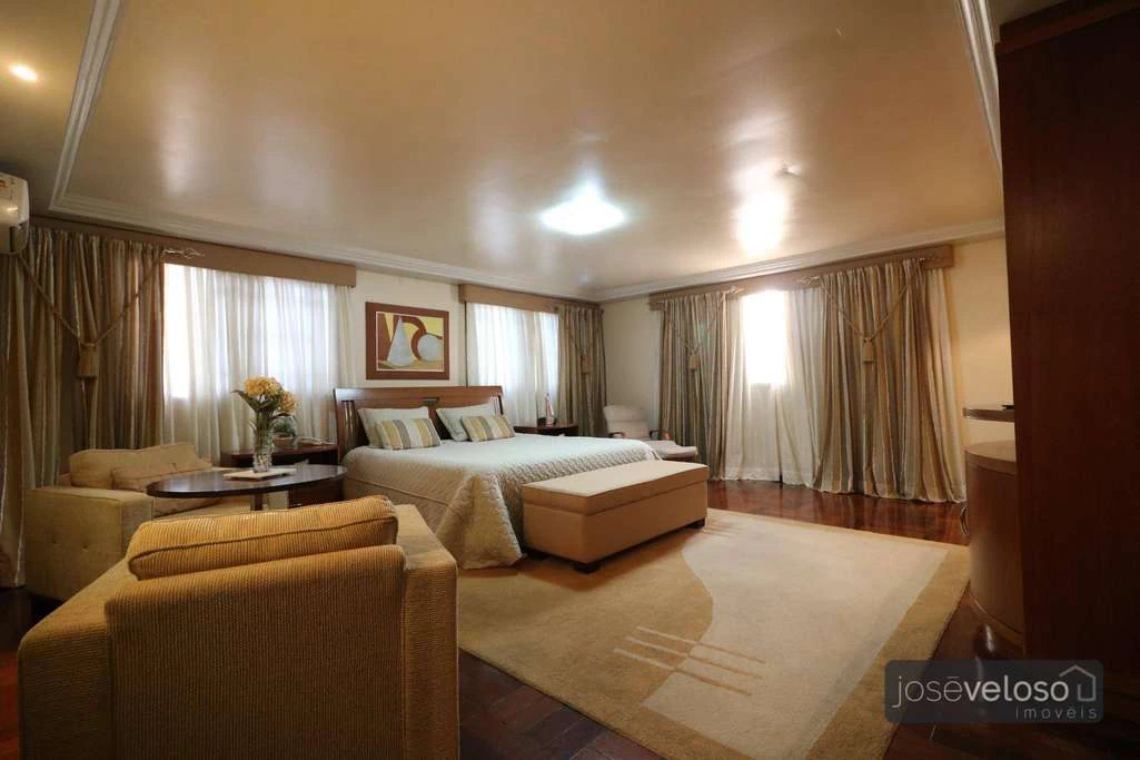 842 m² house with 6 bedrooms and 9 parking spaces — photo 2