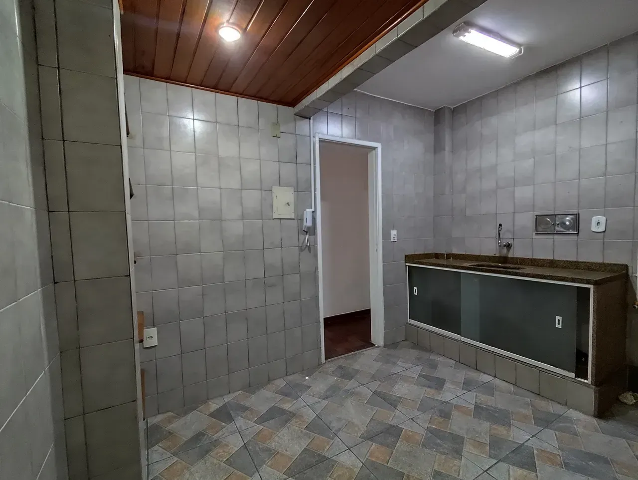 2-bedroom apartment with a separate, closed kitchen — photo 16
