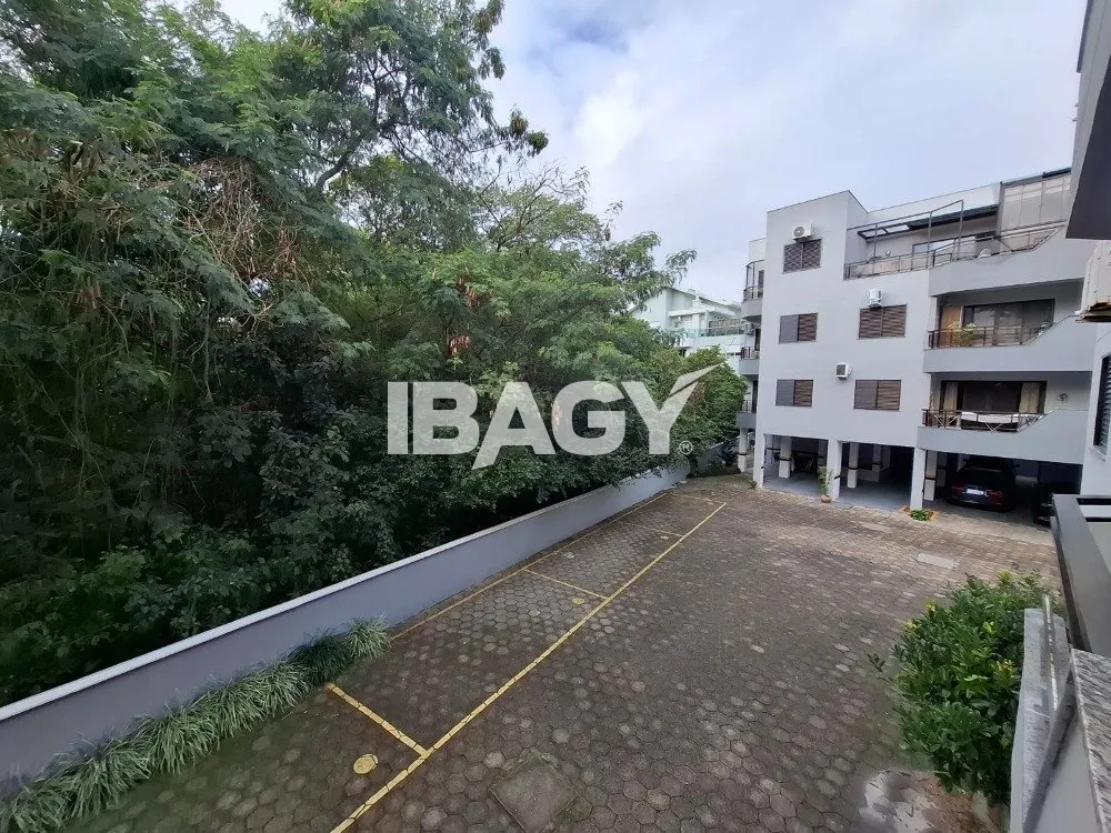Apartamento amueblado de 3 dormitorios con balcón y parrilla — photo 17
