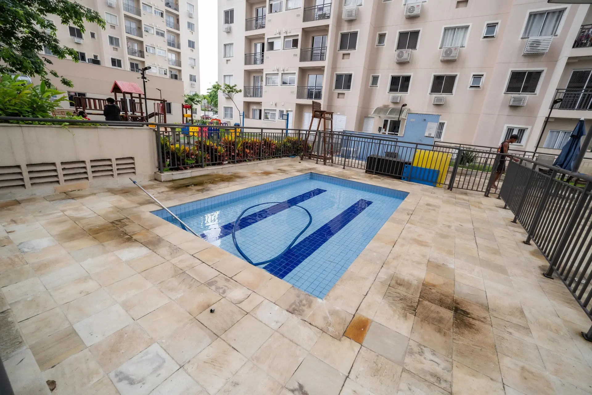 2-bedroom apartment in a building with a gym — photo 8