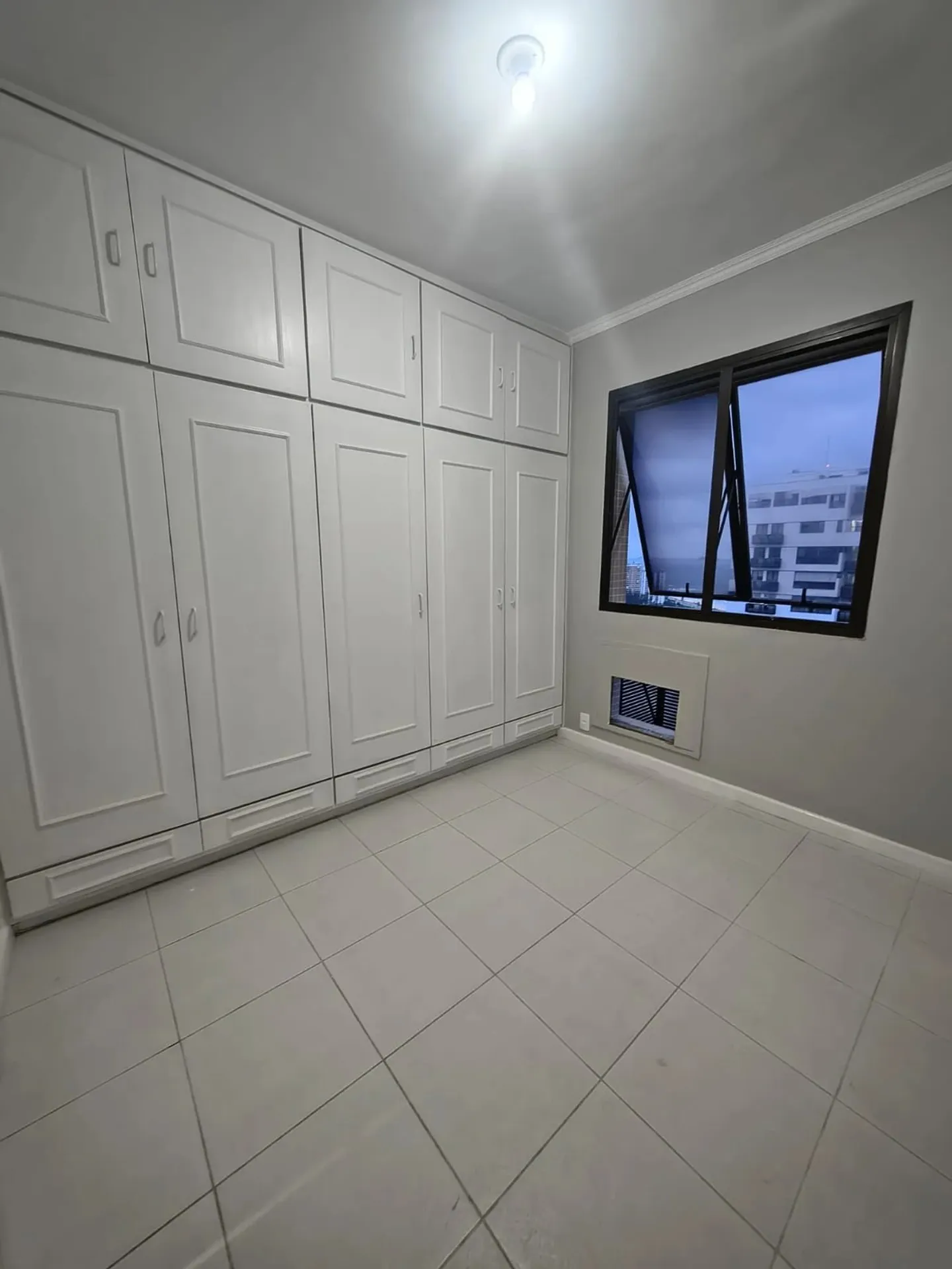 3-bedroom apartment with 3 bathrooms and glass balcony — photo 34