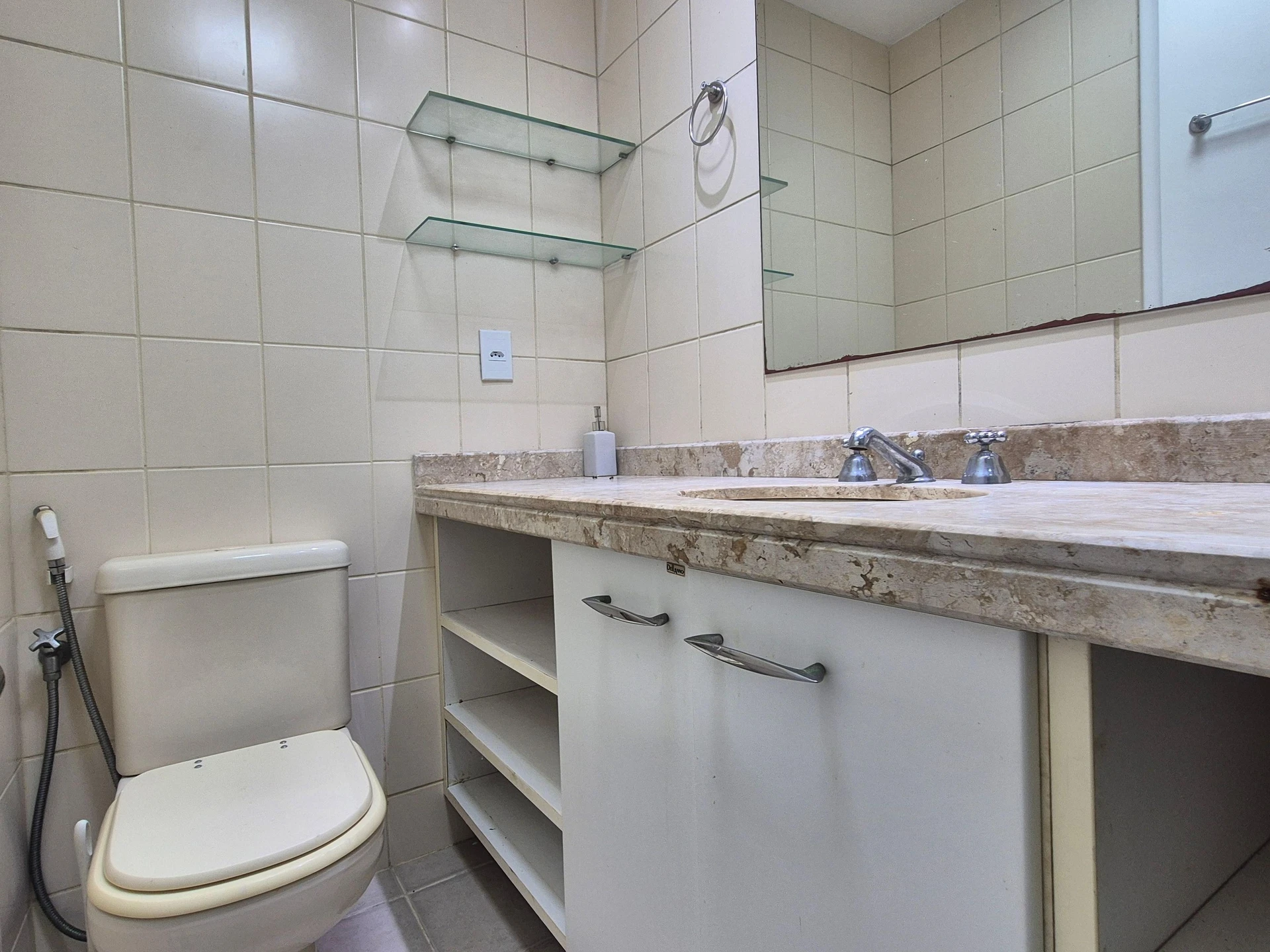 4-bedroom apartment in a building with a gym — photo 2