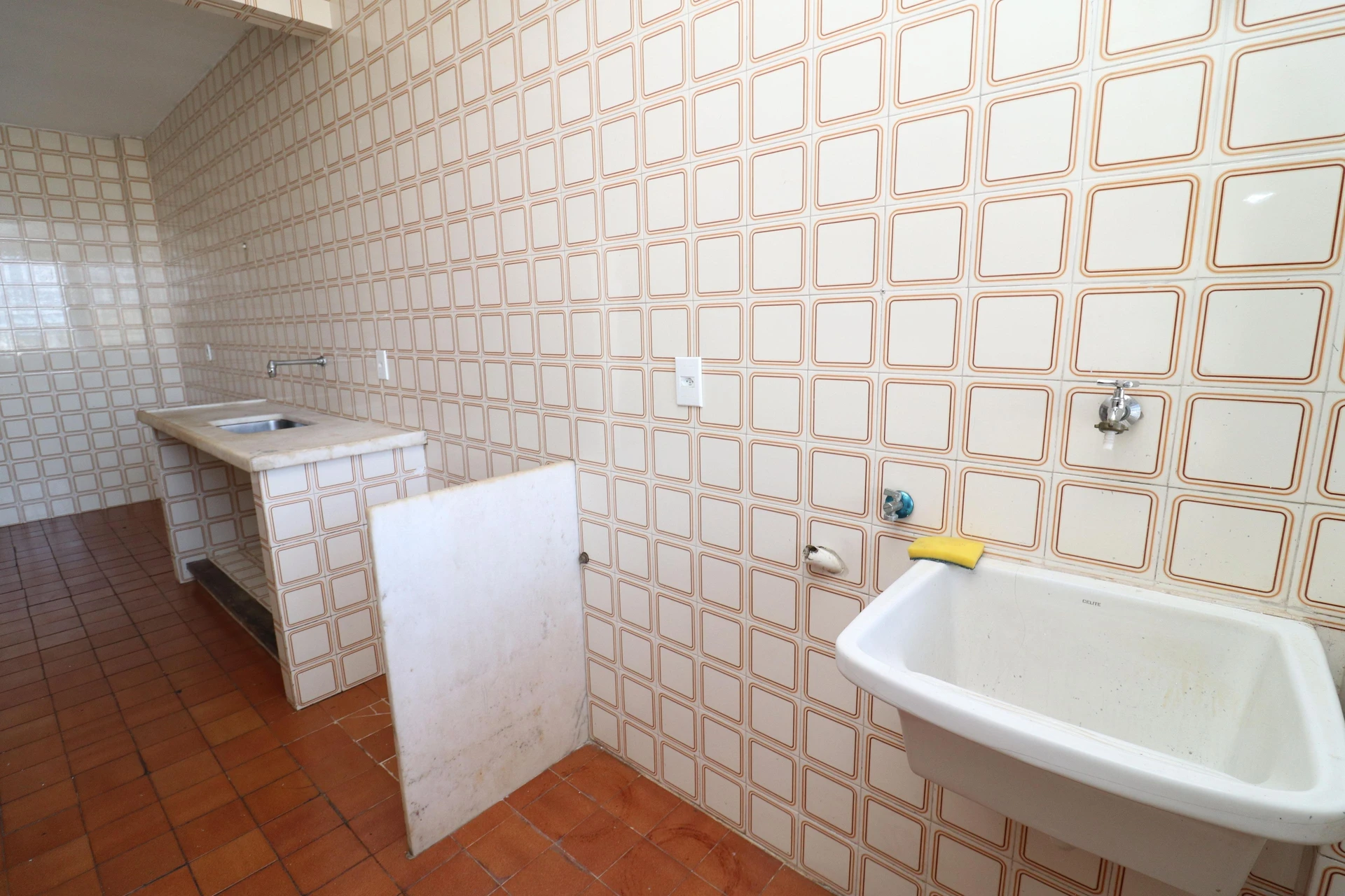 Apartamento com cozinha fechada e 2 quartos — photo 25