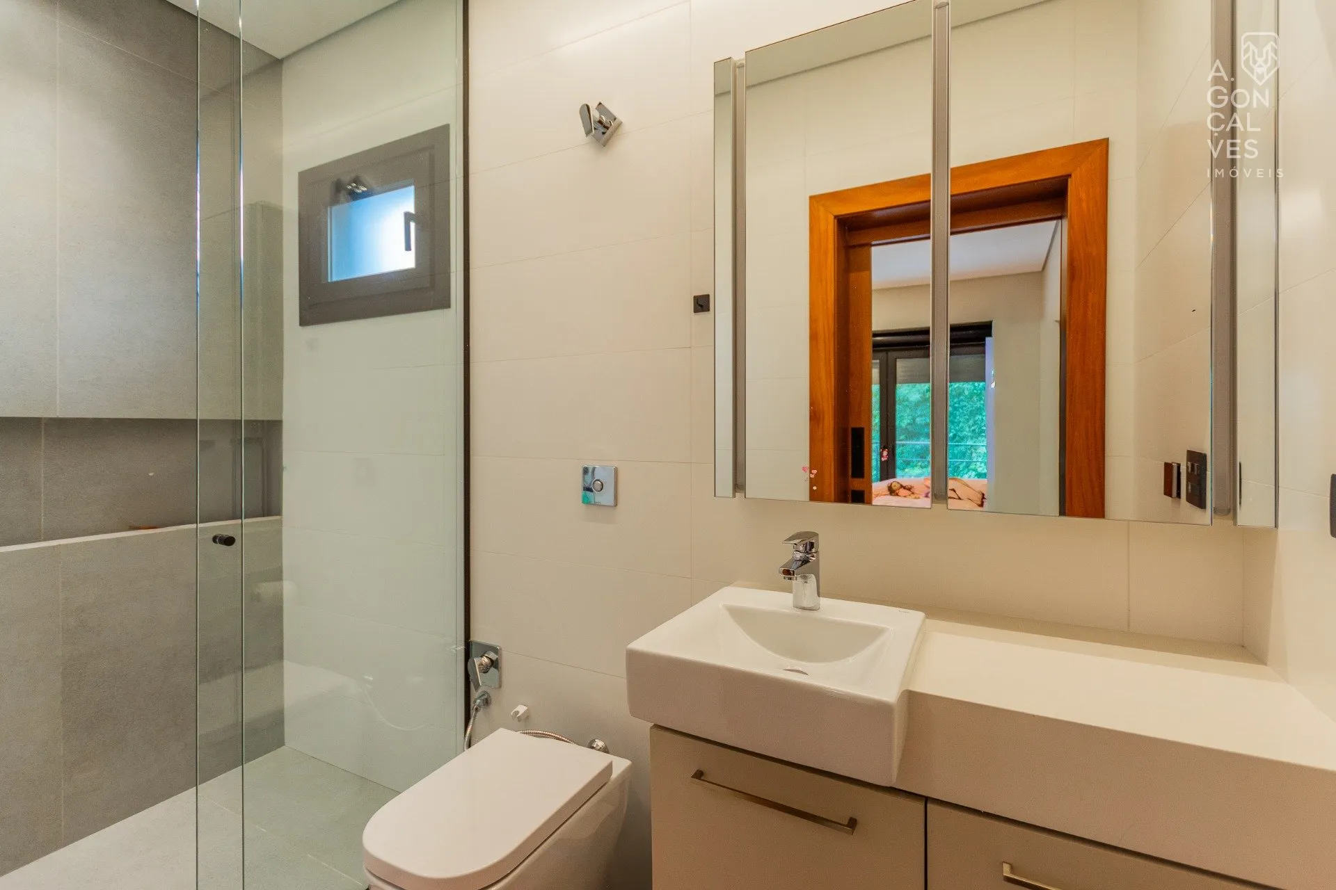 Furnished house with 4 bedrooms and 5 bathrooms — photo 37