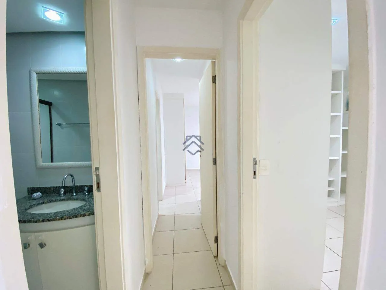 Unfurnished 2-bedroom apartment with 2 bathrooms — photo 18
