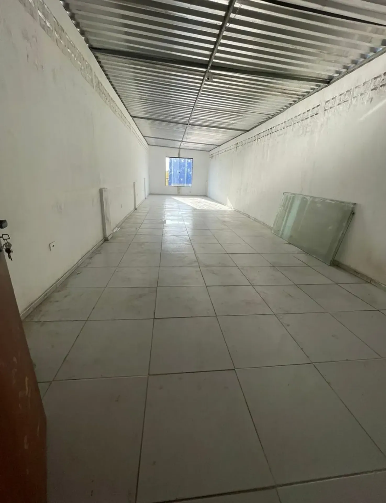 Unfurnished studio with 1 bedroom and 1 parking spot — photo 3
