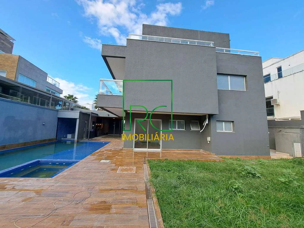 Condominium house with 6 en-suite bedrooms and garden — photo 25