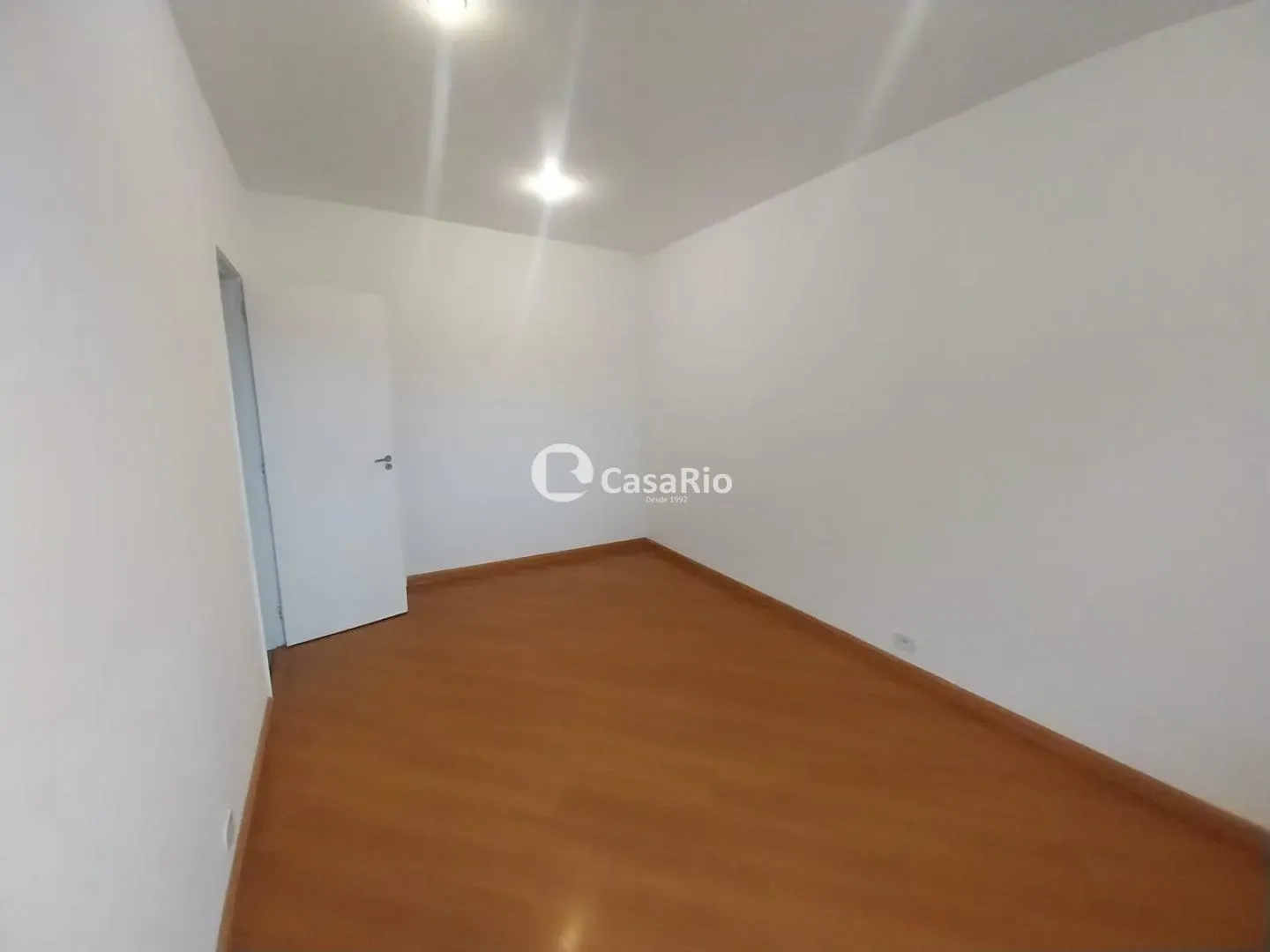 2-bedroom apartment with wood or laminate floors — photo 14
