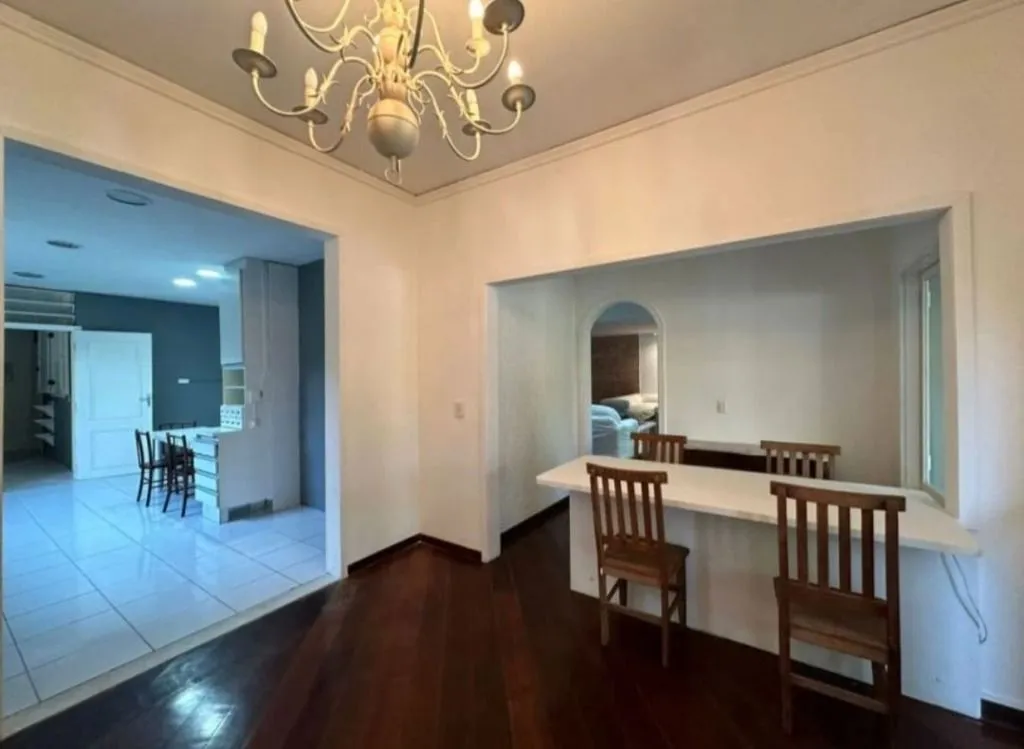 House with 5 bedrooms and 4 bathrooms, 647 m² — photo 9