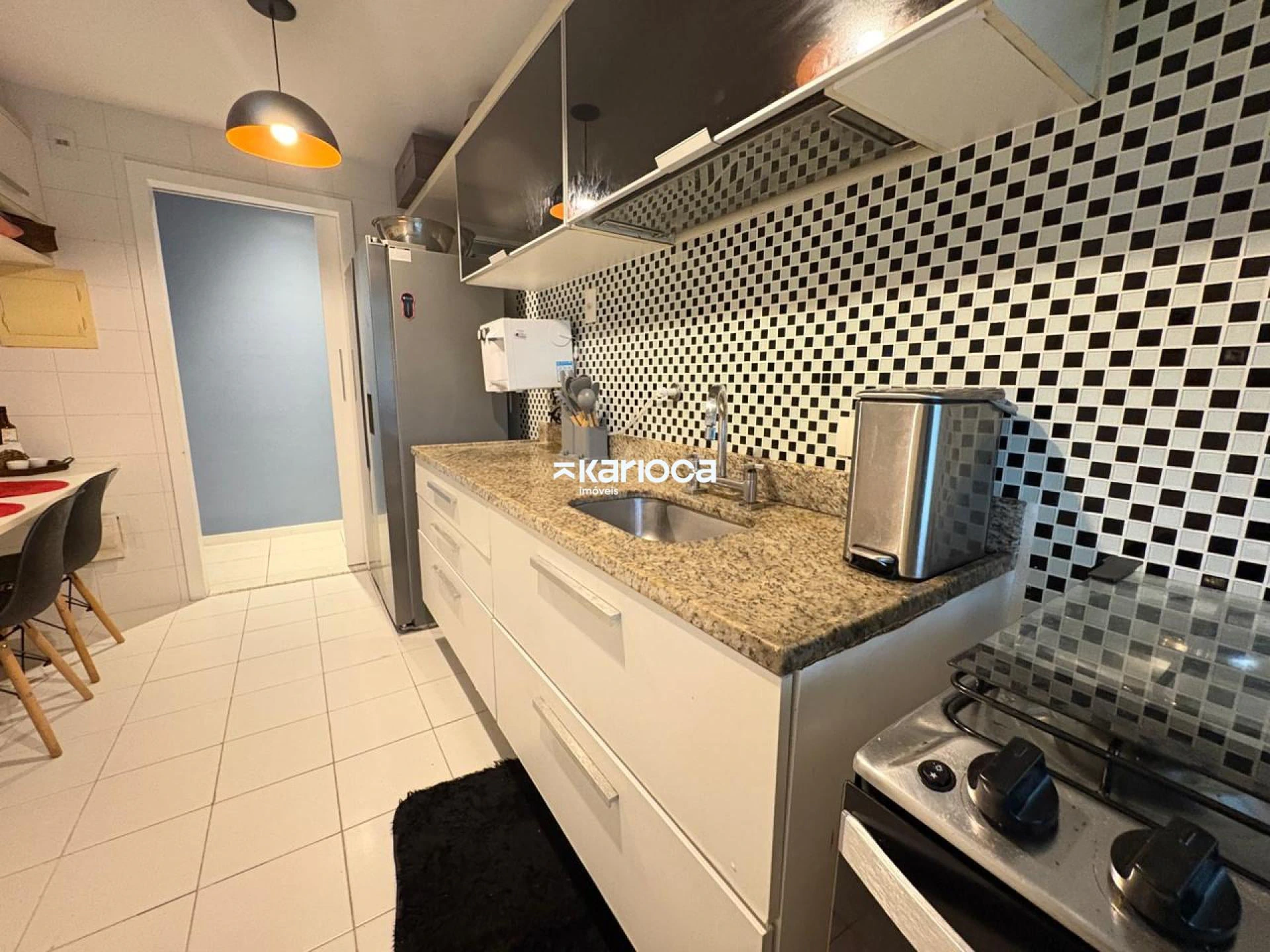 Furnished 3-bedroom apartment with private BBQ — photo 2