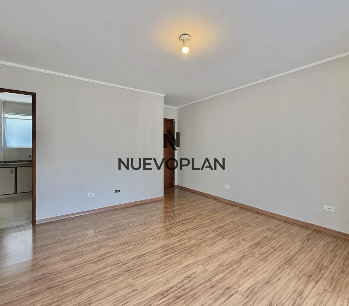 Wood or laminate floors in a 3-bedroom apartment, 78 m² — photo 25