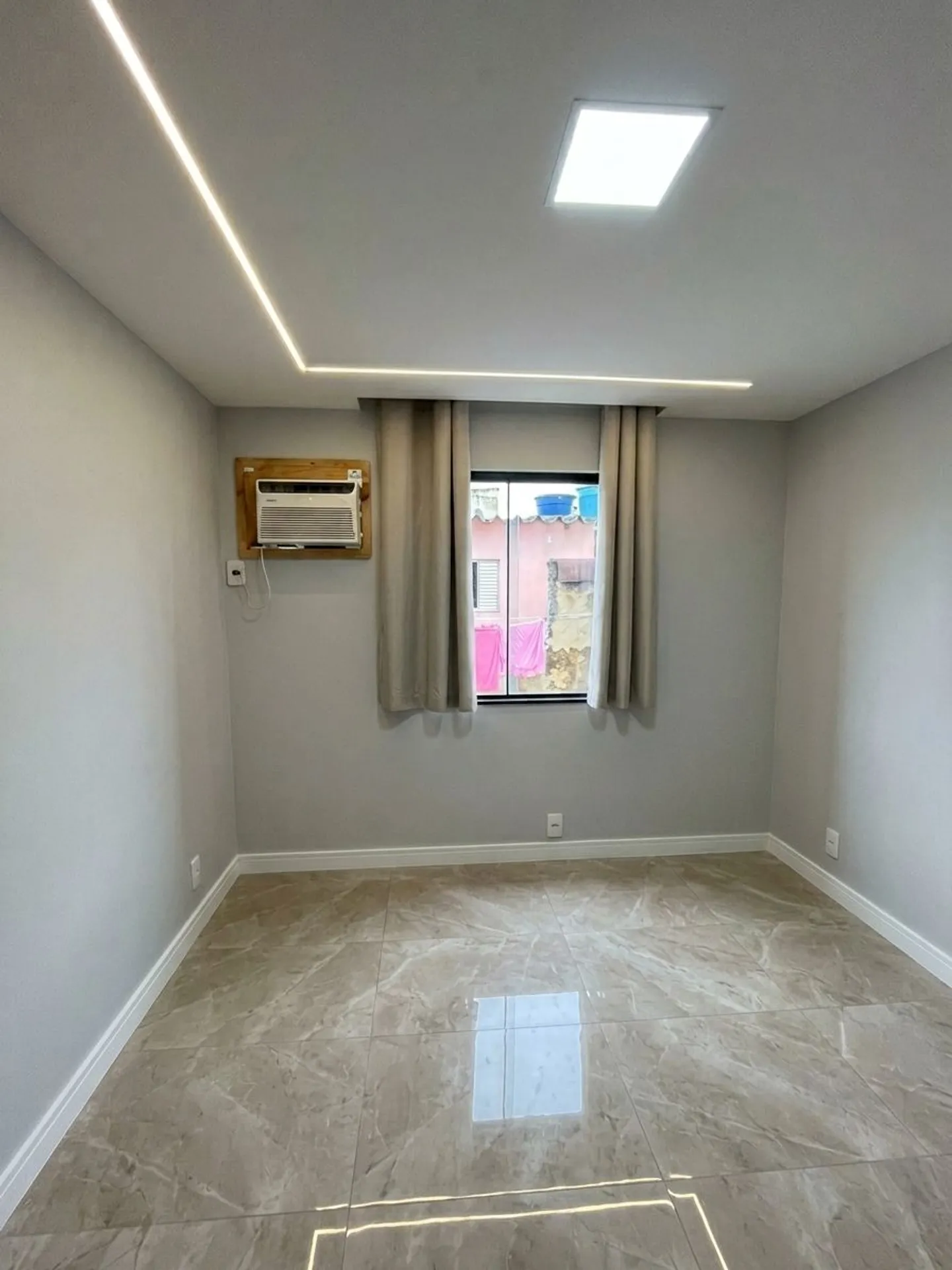 Glass-enclosed balcony in a 2-bedroom house, 100 m² — photo 3