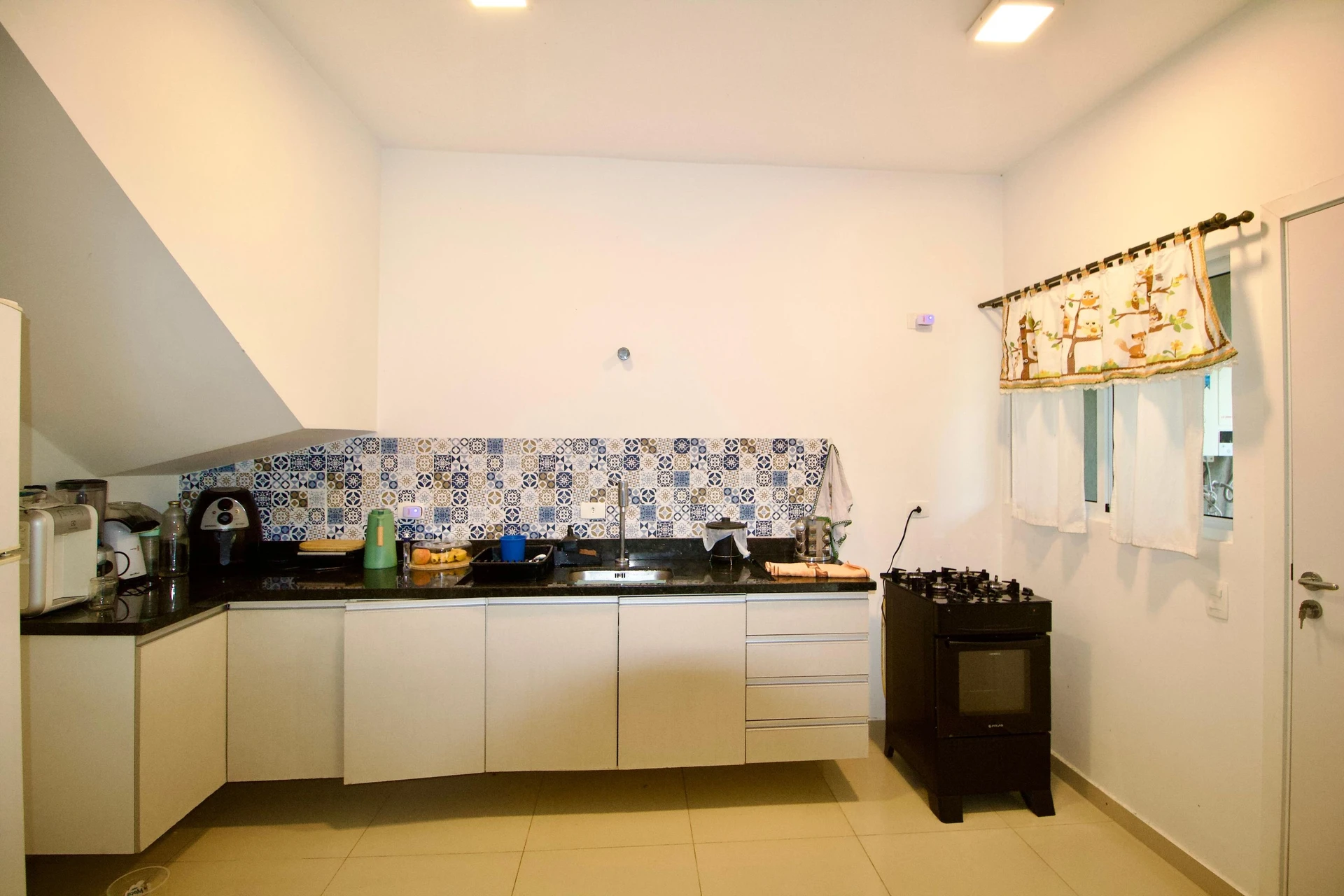 Casa mobiliada, 170 m², com janelas do piso ao teto — photo 2