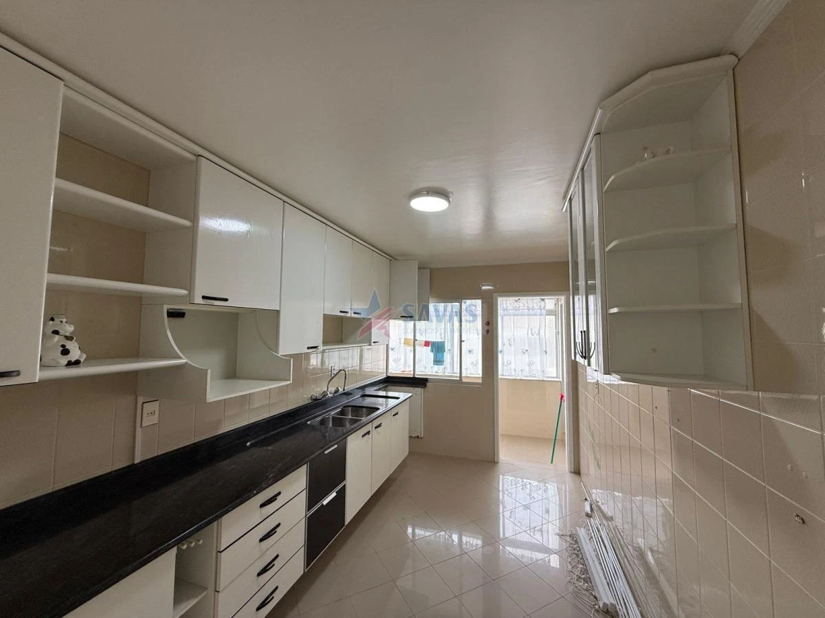 Glass-enclosed balcony in a 2-bedroom apartment, 88 m² — photo 6