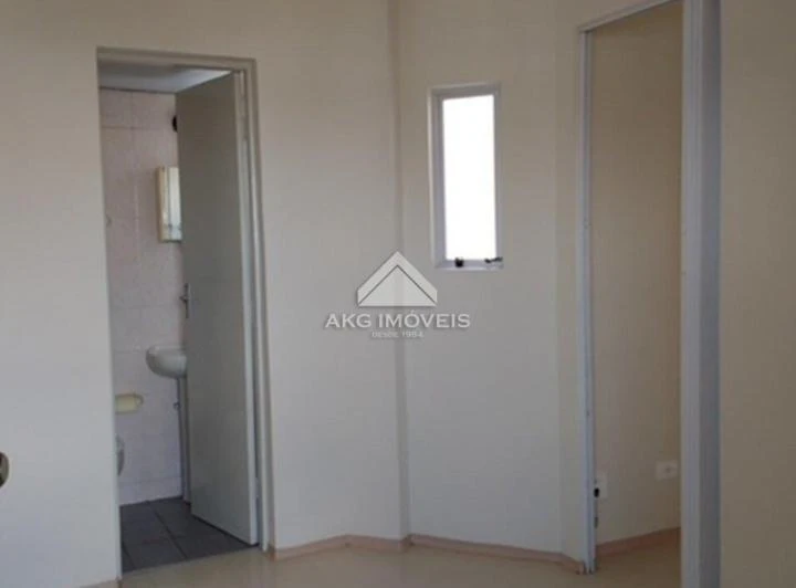 1-bedroom 30 m² apartment with compact kitchenette — photo 4