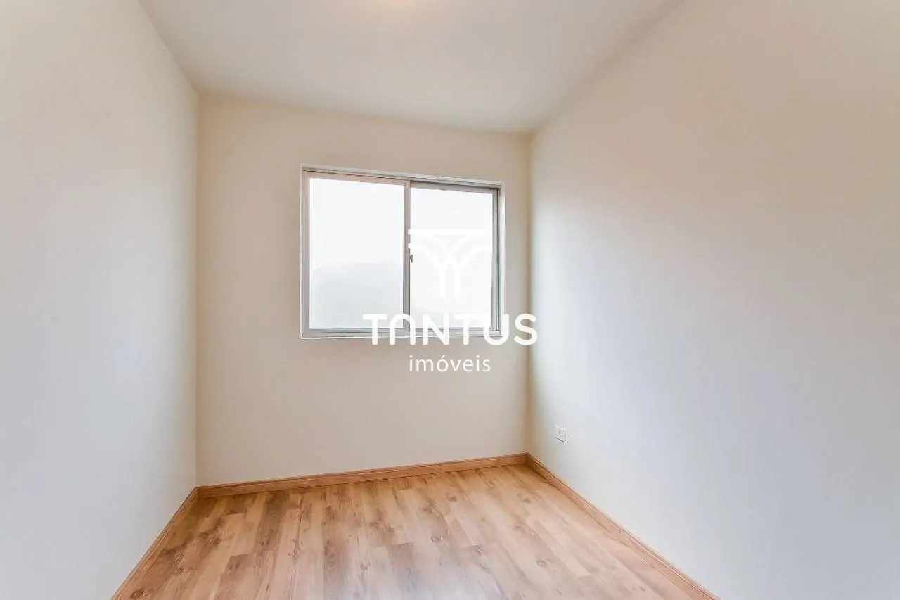 Wood or laminate floors in a 3-bedroom apartment, 80 m² — photo 42
