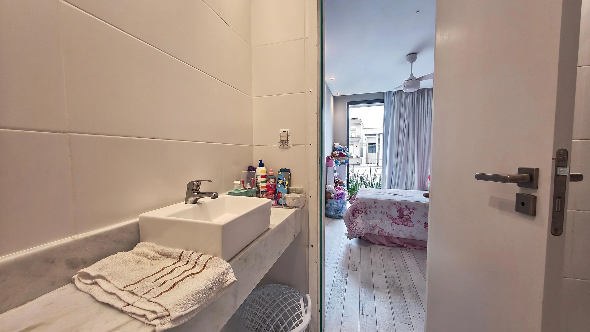 Jacuzzi in a 5-bedroom house, 350 m² — photo 46