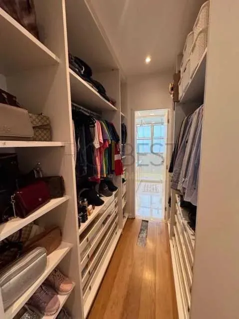 Furnished 4-bedroom apartment with park-view windows — photo 20