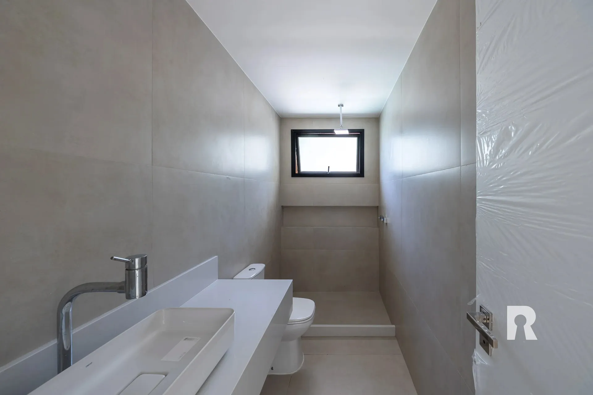 Casa moderna de 5 suítes com 7 banheiros e 2 vagas — photo 18