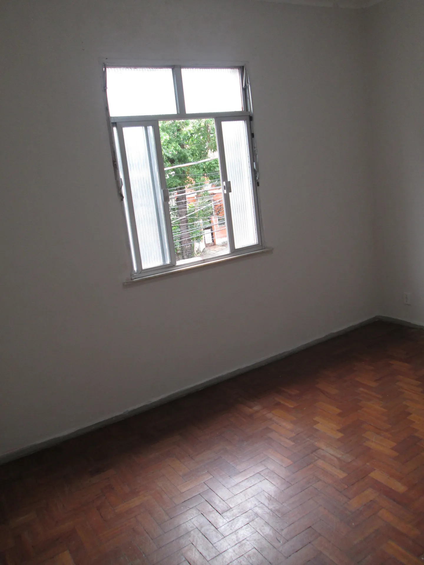 Apartment, 74 m², with wood or laminate floors — photo 10