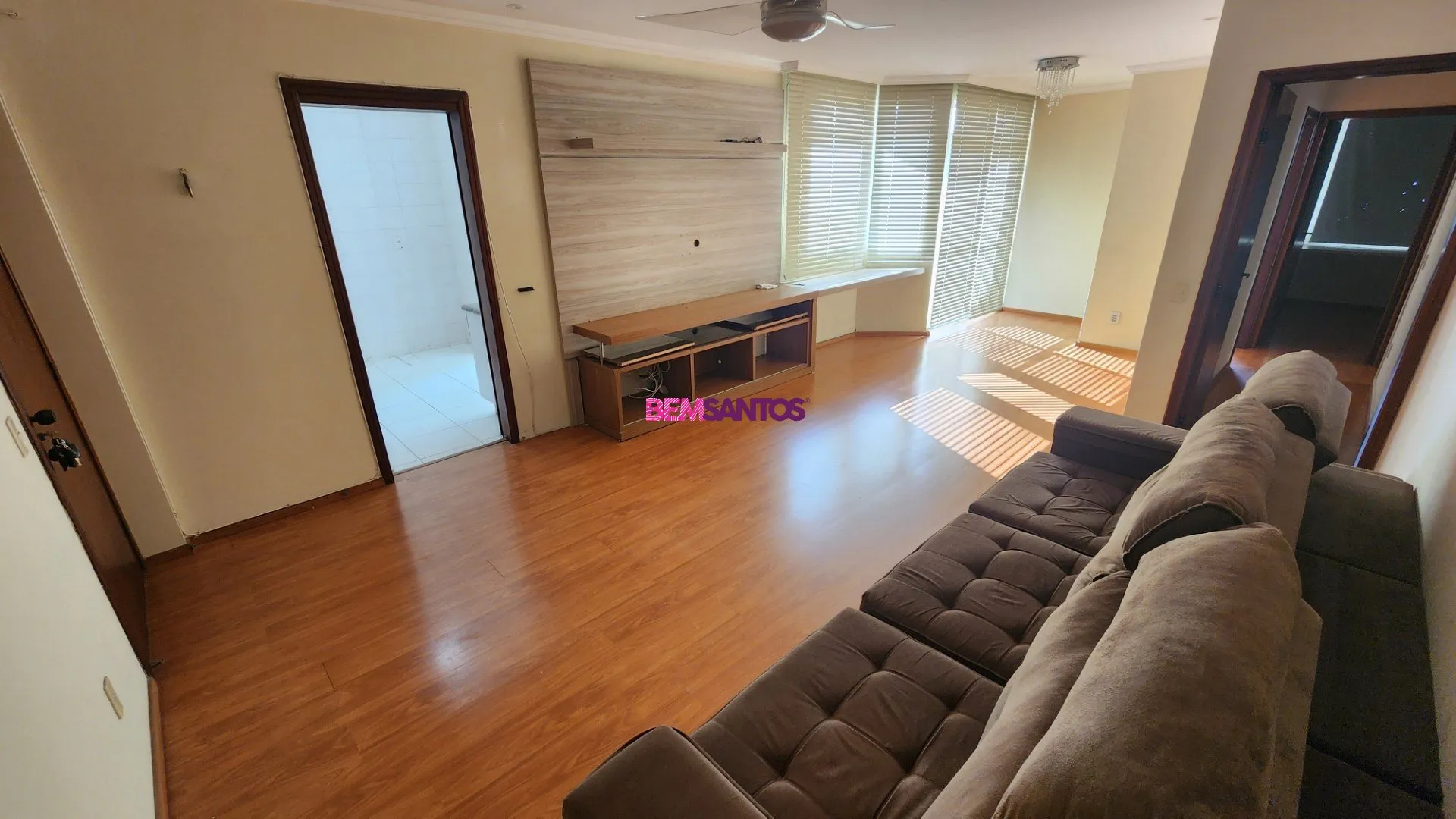 Furnished 4-bedroom apartment with a balcony — photo 8