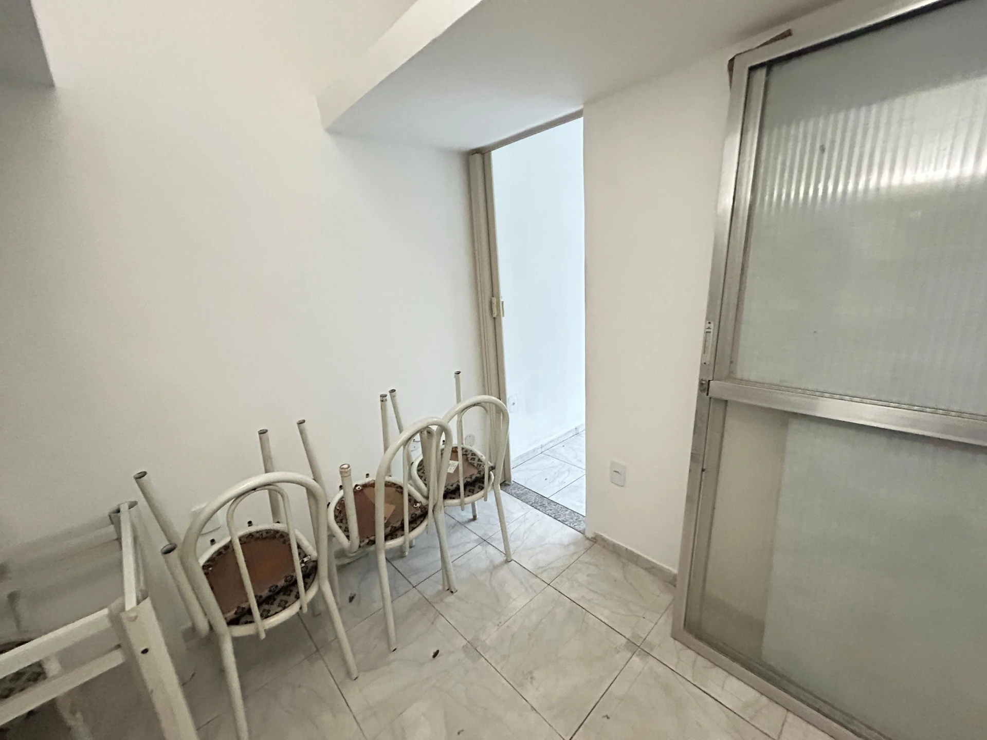 Rental studio kitnet with 1 bedroom and no parking — photo 17