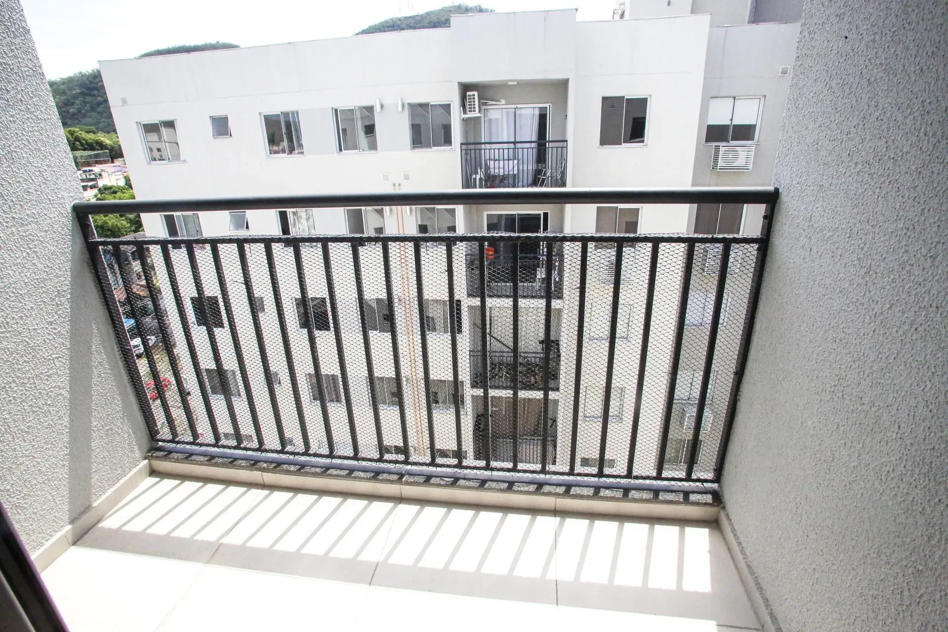 Вид на гори та 1 спальня: квартира 37 м² — photo 6