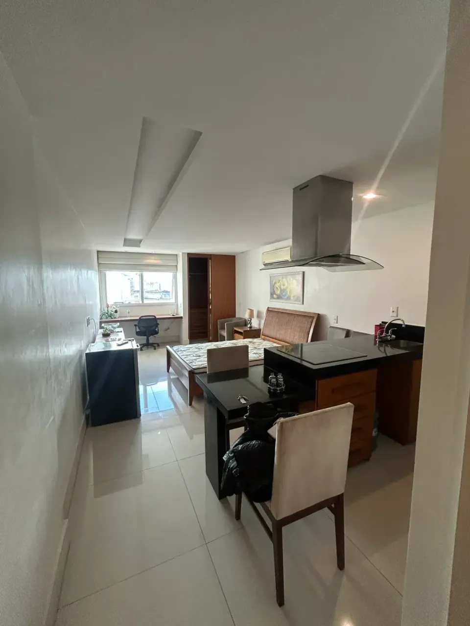 Furnished 1-bedroom apartment with open-plan kitchen — photo 10