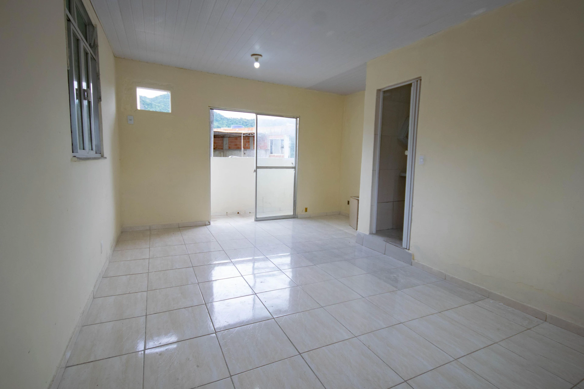 Unfurnished studio with 1 bedroom, balcony and 1 bath — photo 3