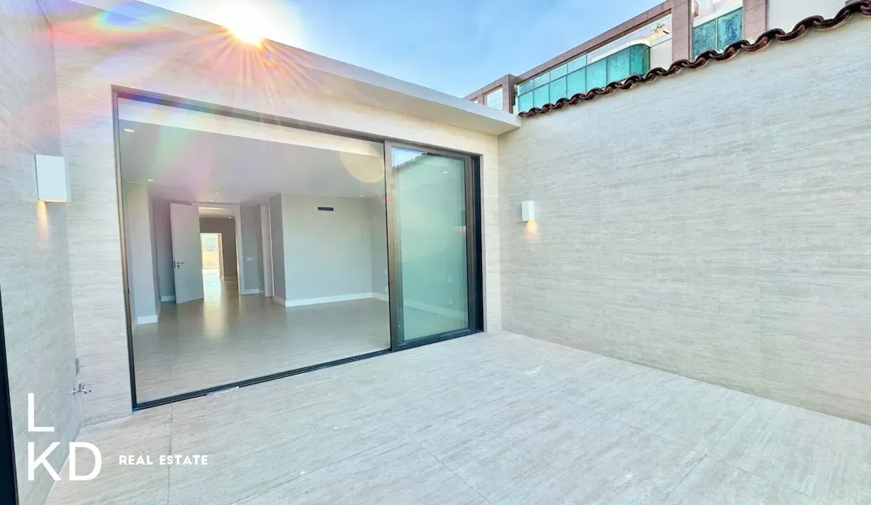 Linear penthouse 460 m² with floor-to-ceiling windows — photo 26