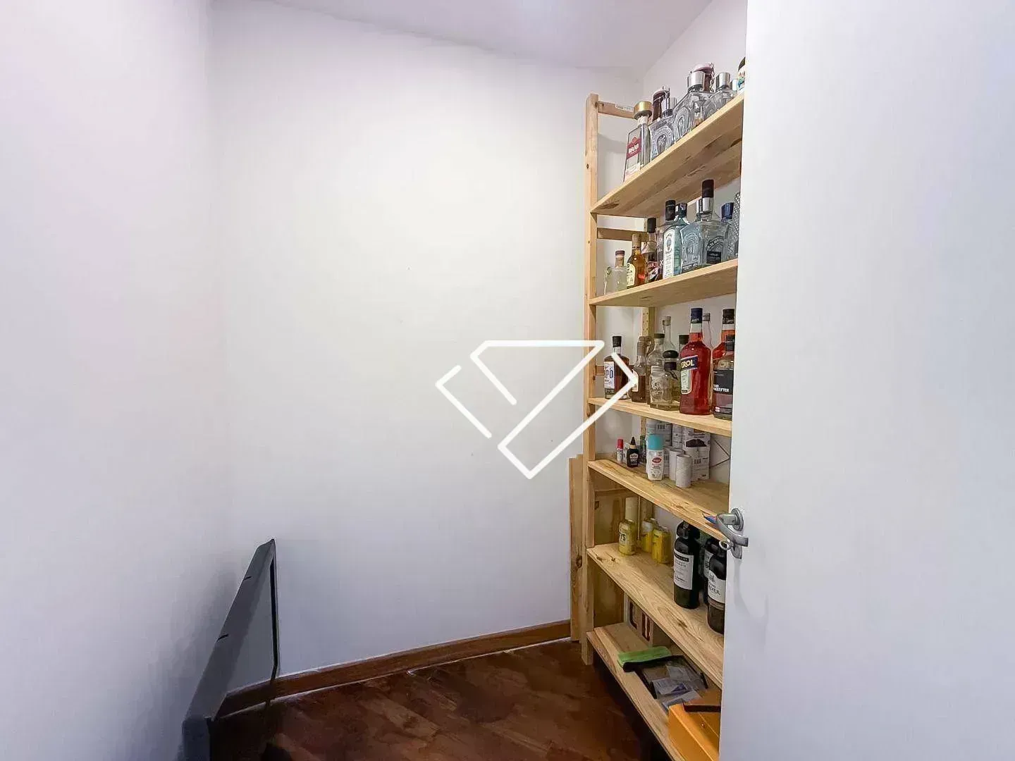4-bedroom apartment with a separate kitchen and 250 m² — photo 30