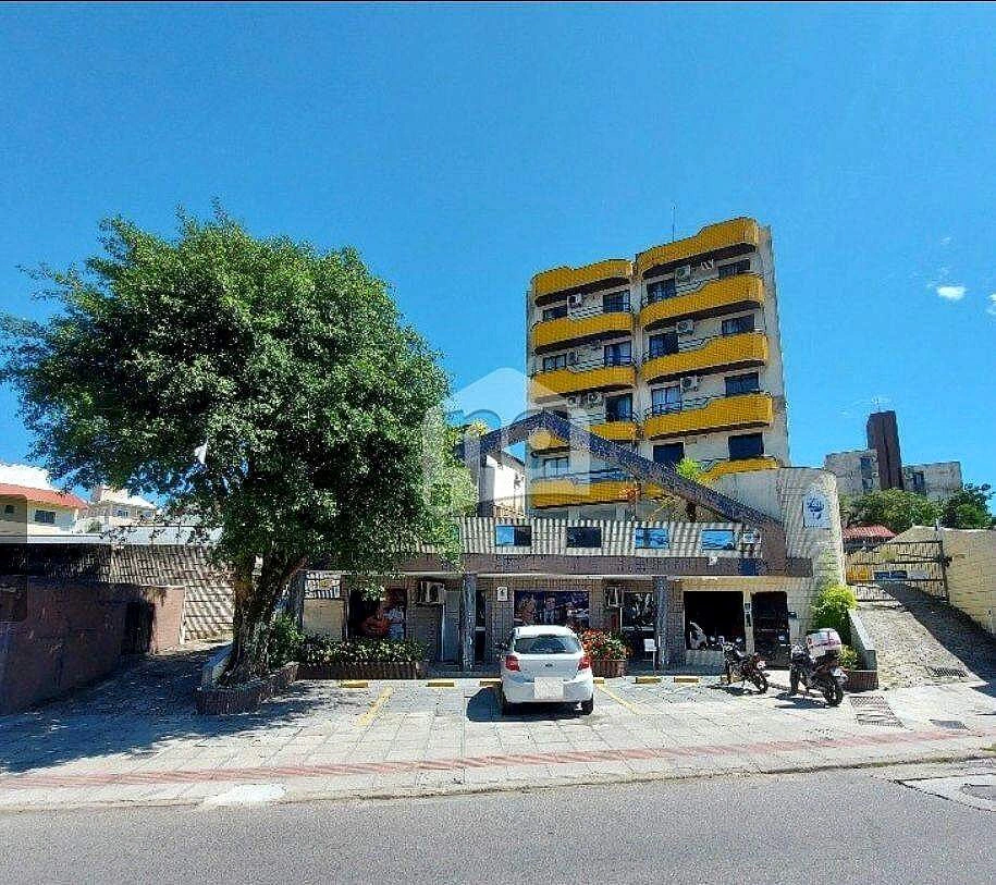One-bedroom apartment in a building with a pool — photo 20