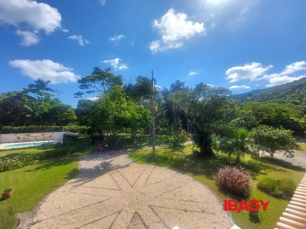 Furnished house with 5 bedrooms on 5200 m² — photo 20