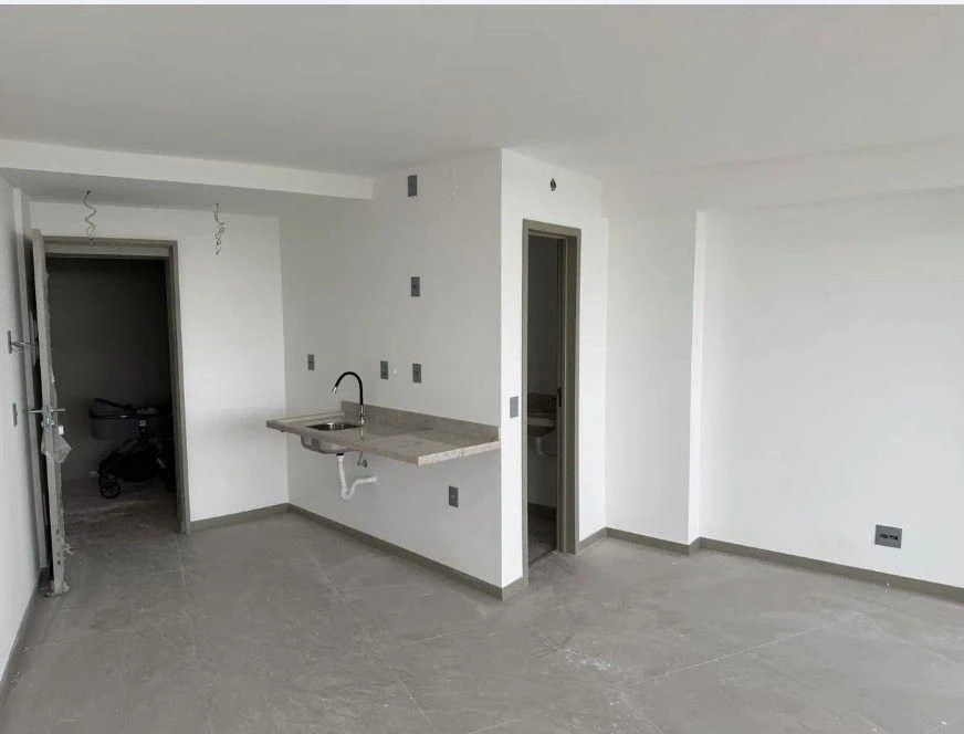 One-bedroom apartment with floor-to-ceiling windows — photo 5