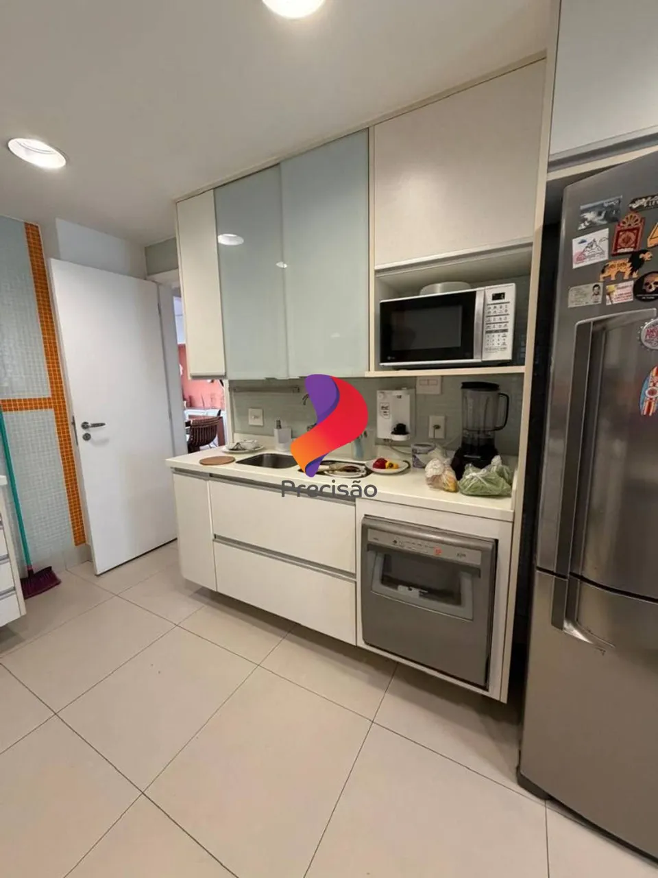 Furnished 3-bedroom apartment with 240 m² total — photo 5