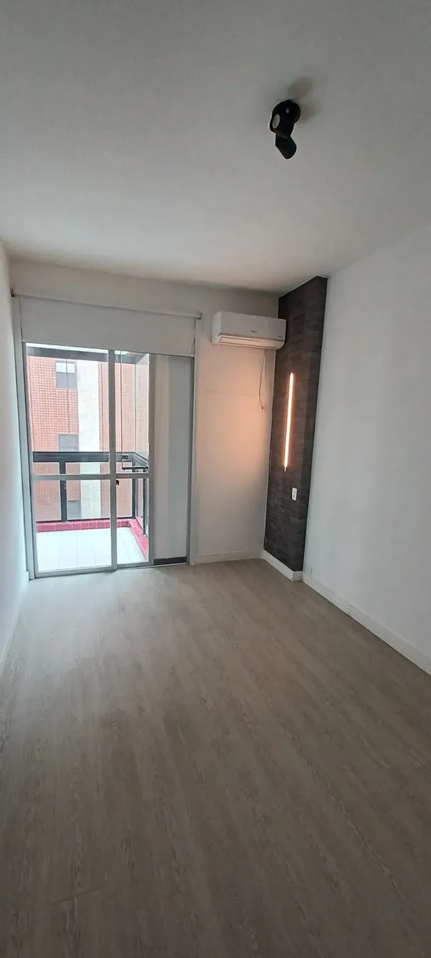Apartment, 92 m², with a glass-enclosed balcony — photo 12
